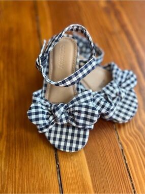 NWOT Navy Blue & White Gingham Bow Sandals
